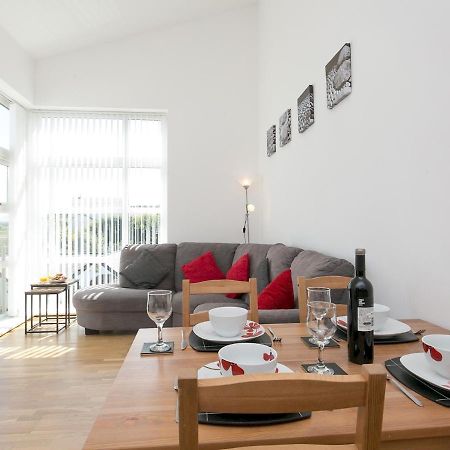 Pass The Keys 2 Bed Sea View Apartment With Balcony Parking Benllech Kültér fotó