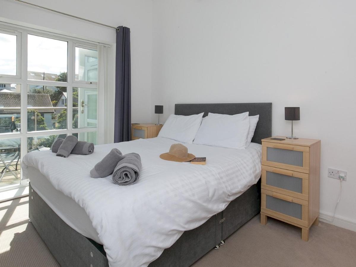 Pass The Keys 2 Bed Sea View Apartment With Balcony Parking Benllech Kültér fotó
