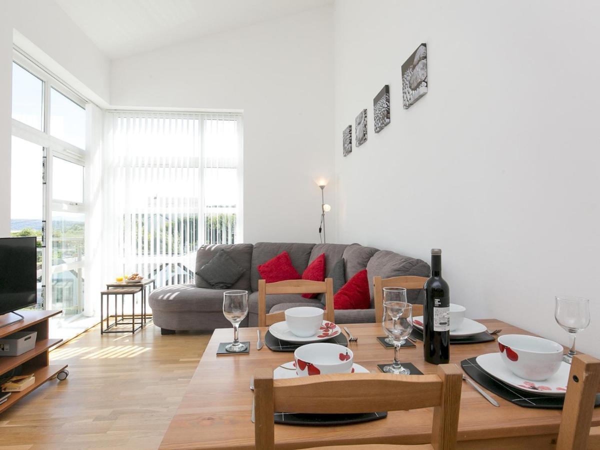 Pass The Keys 2 Bed Sea View Apartment With Balcony Parking Benllech Kültér fotó