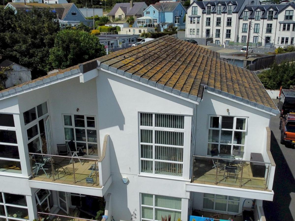 Pass The Keys 2 Bed Sea View Apartment With Balcony Parking Benllech Kültér fotó