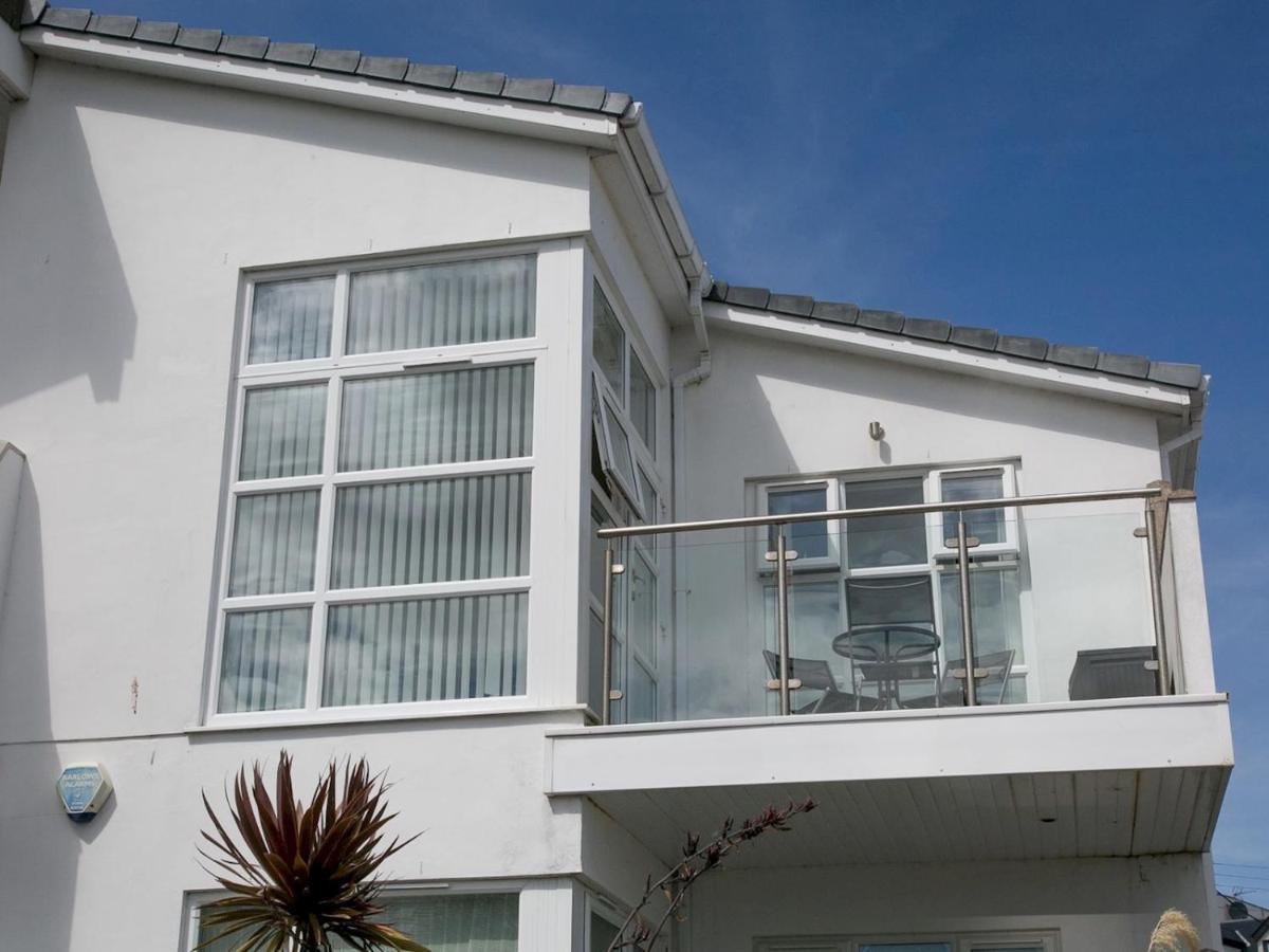 Pass The Keys 2 Bed Sea View Apartment With Balcony Parking Benllech Kültér fotó