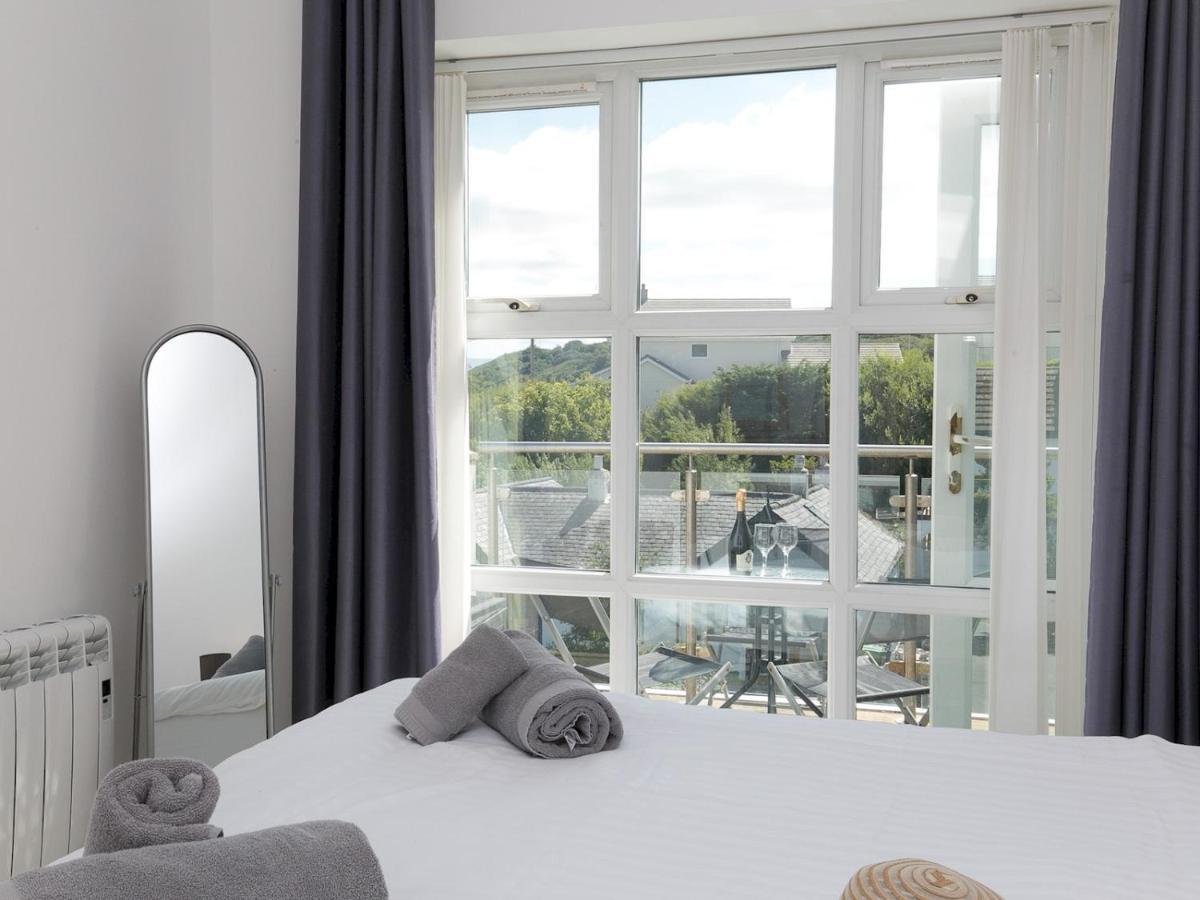 Pass The Keys 2 Bed Sea View Apartment With Balcony Parking Benllech Kültér fotó