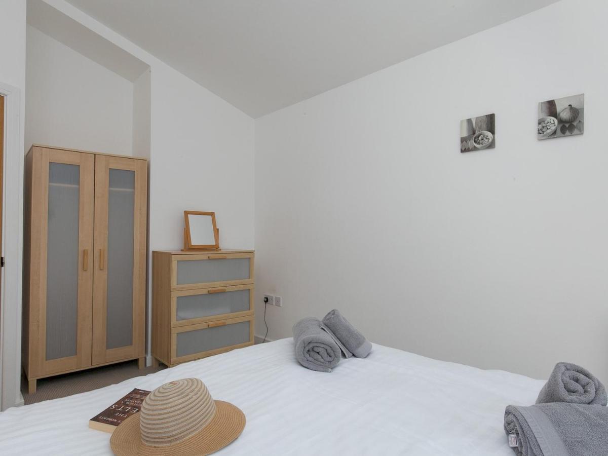 Pass The Keys 2 Bed Sea View Apartment With Balcony Parking Benllech Kültér fotó